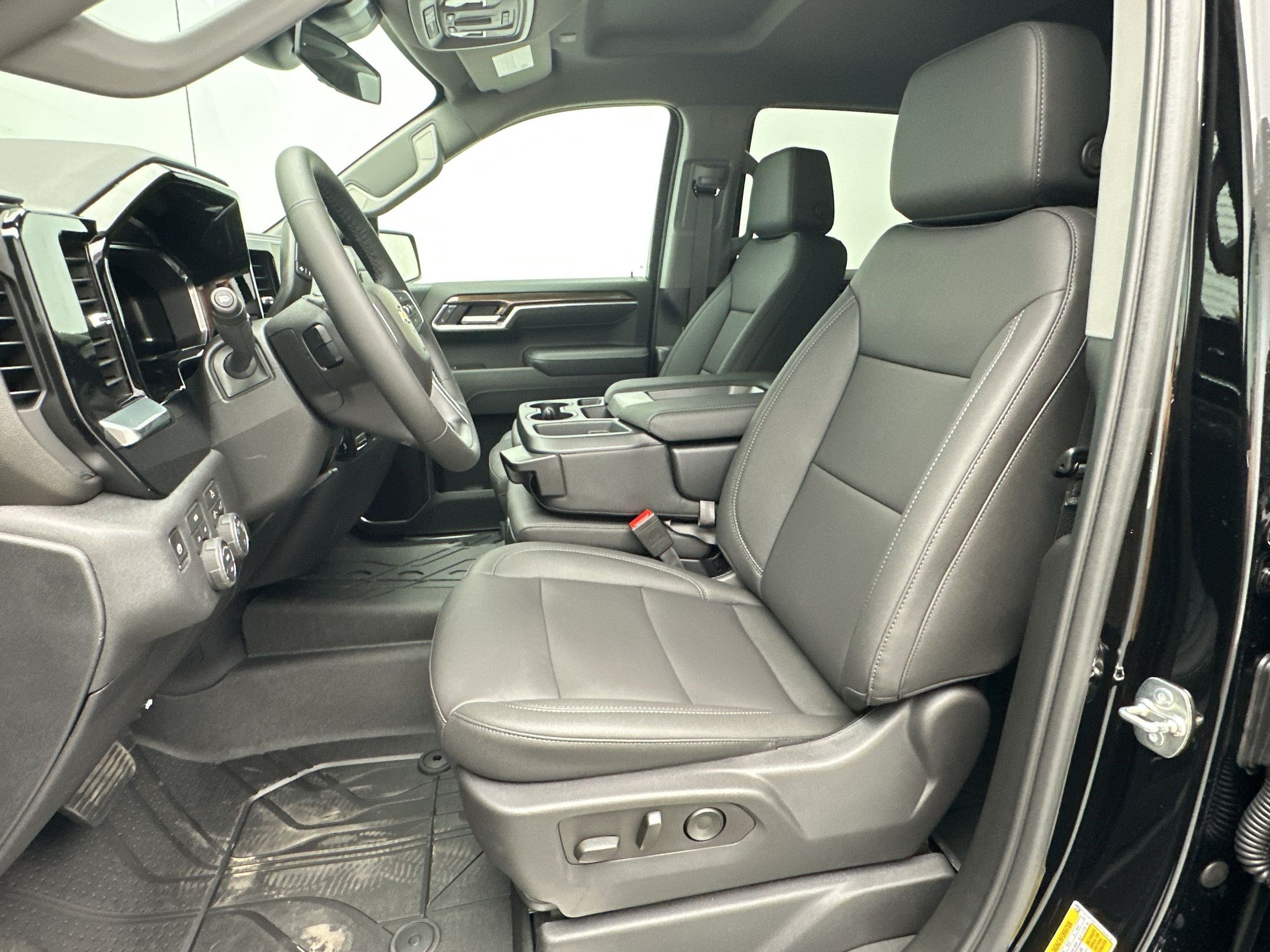 New 2026 Chevrolet Silverado 1500 LT w/ Leather Package AWD/4WD image 5