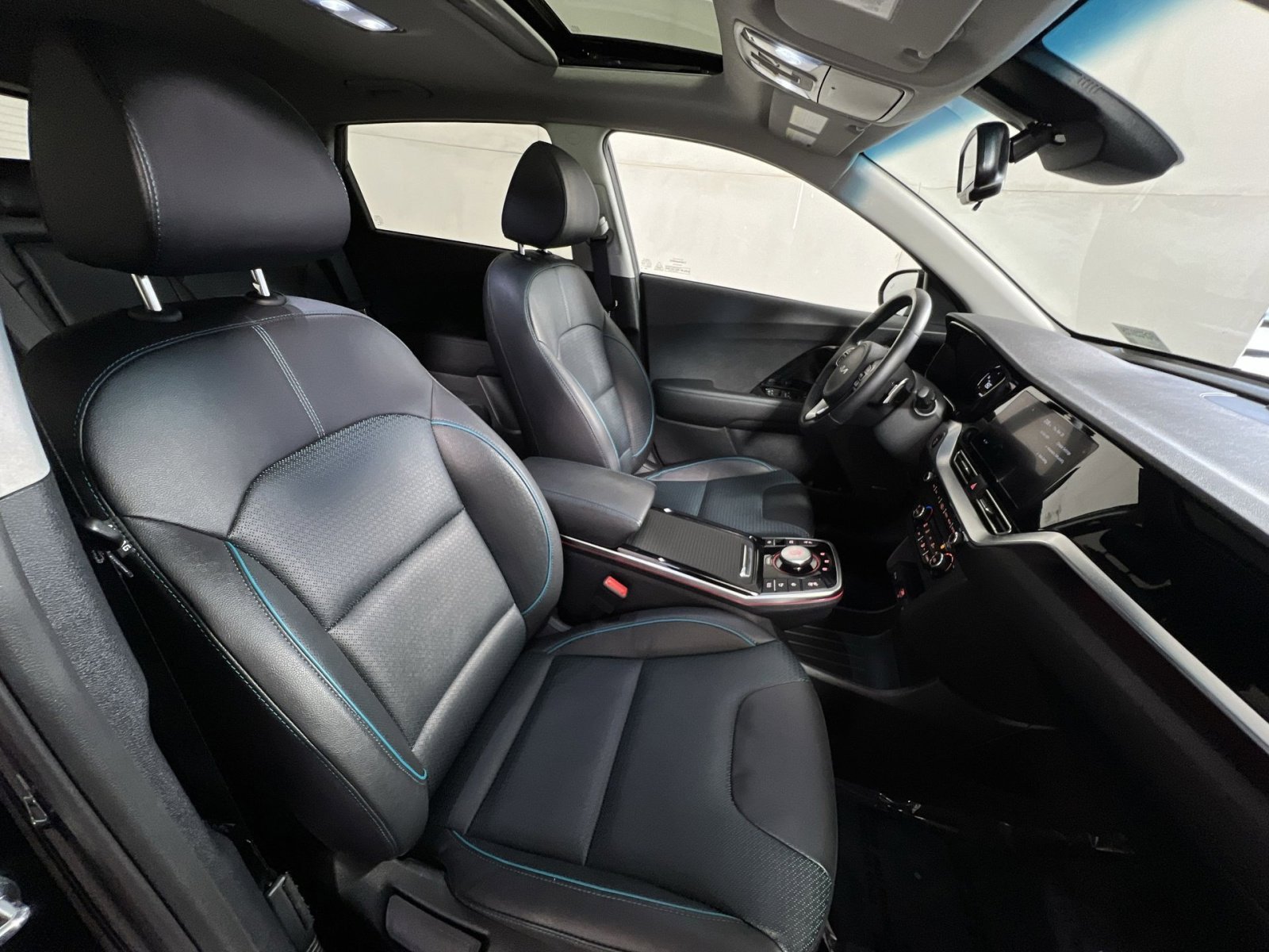 Used 2022 Kia Niro EX Premium w/ Cold Weather Package image 27