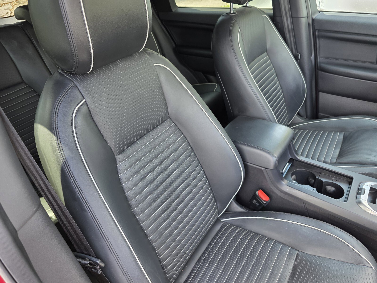 Used 2017 Land Rover Discovery Sport HSE Luxury image 27