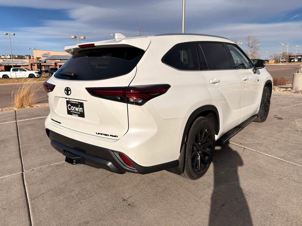 Used 2026 Toyota Highlander Limited image 8