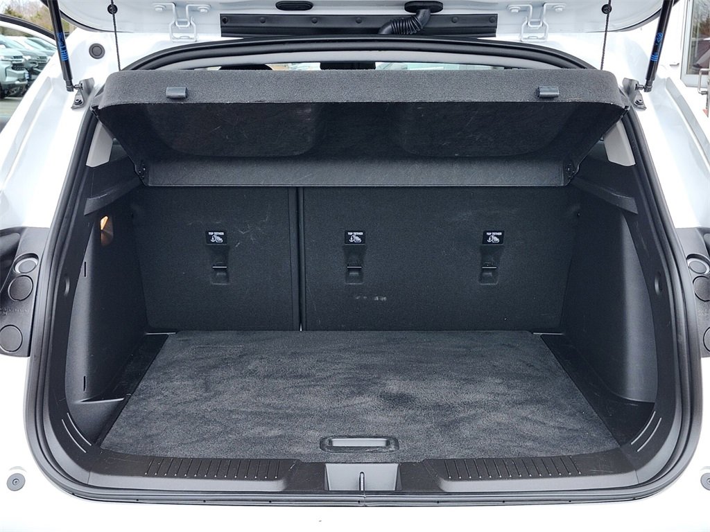 Used 2025 Chevrolet Trax LT w/ Sunroof Package image 30