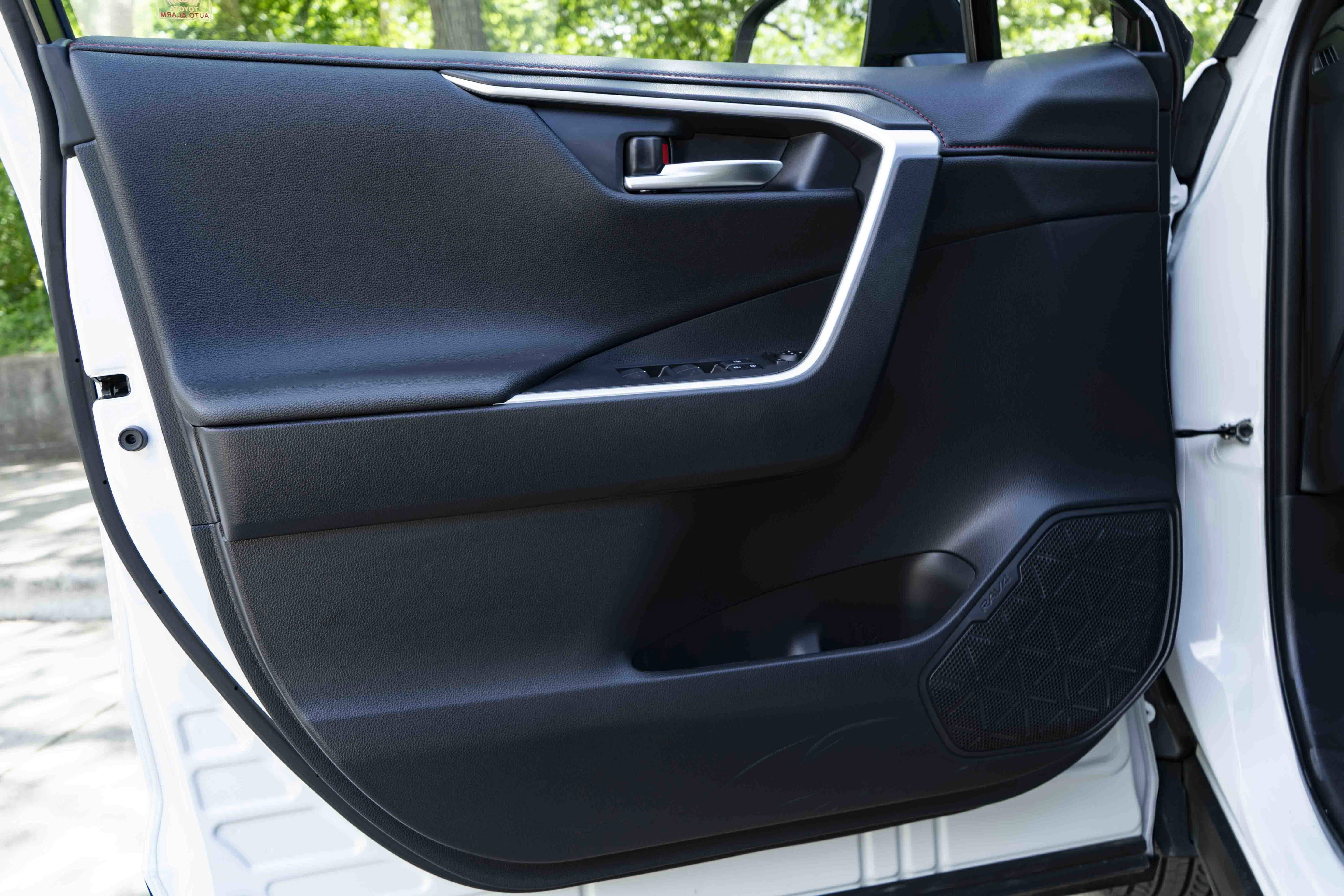 Used 2025 Toyota RAV4 XSE w/ Weather Package image 36