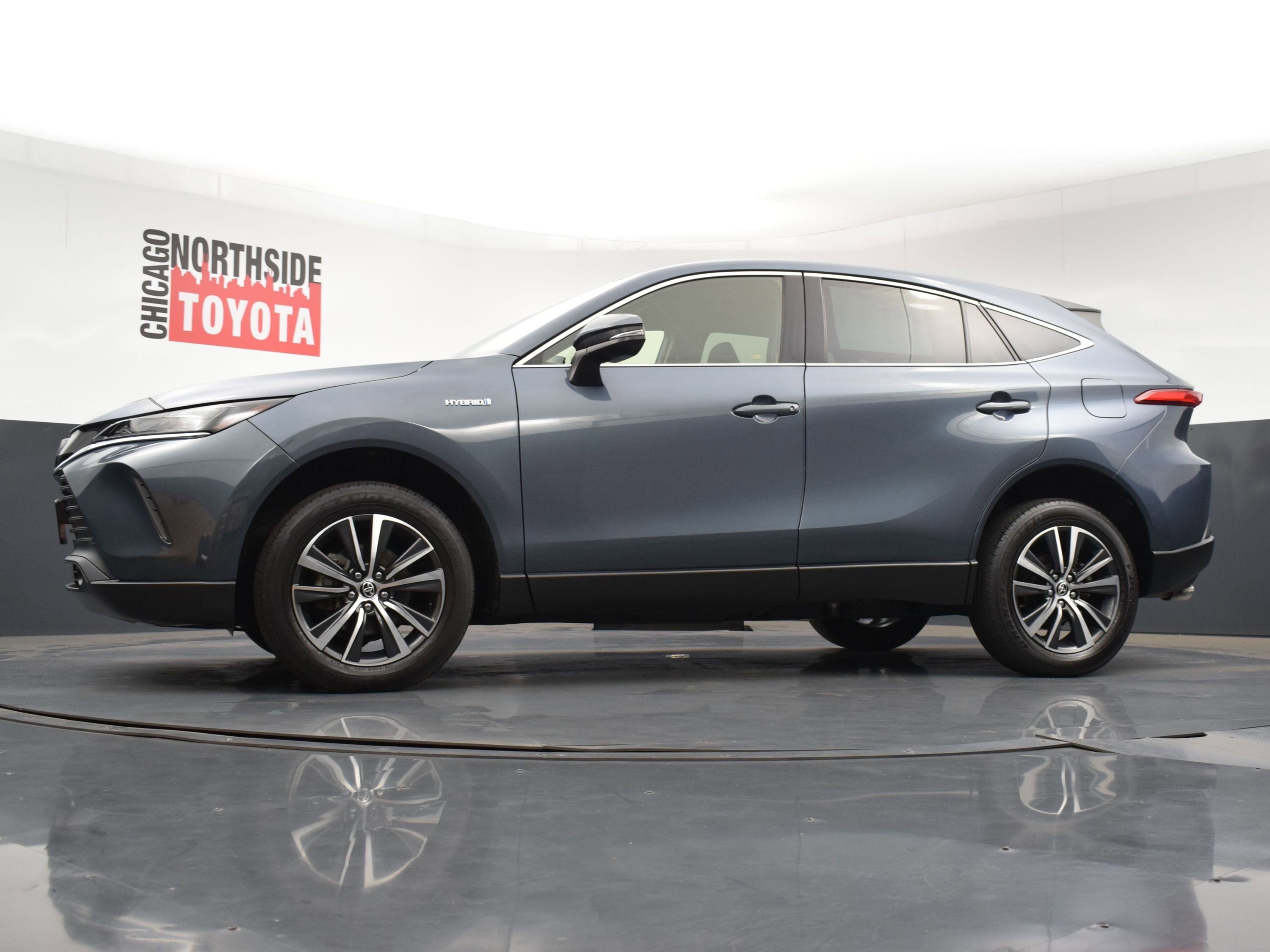 Used 2021 Toyota Venza LE image 25