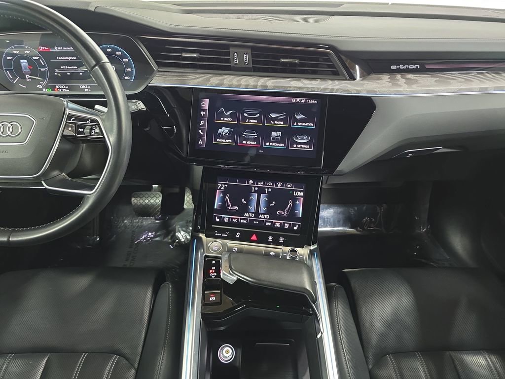 Used 2019 Audi e-tron Prestige w/ Prestige Package AWD/4WD image 16