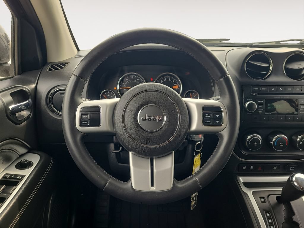 Used 2015 Jeep Compass Latitude FWD image 12