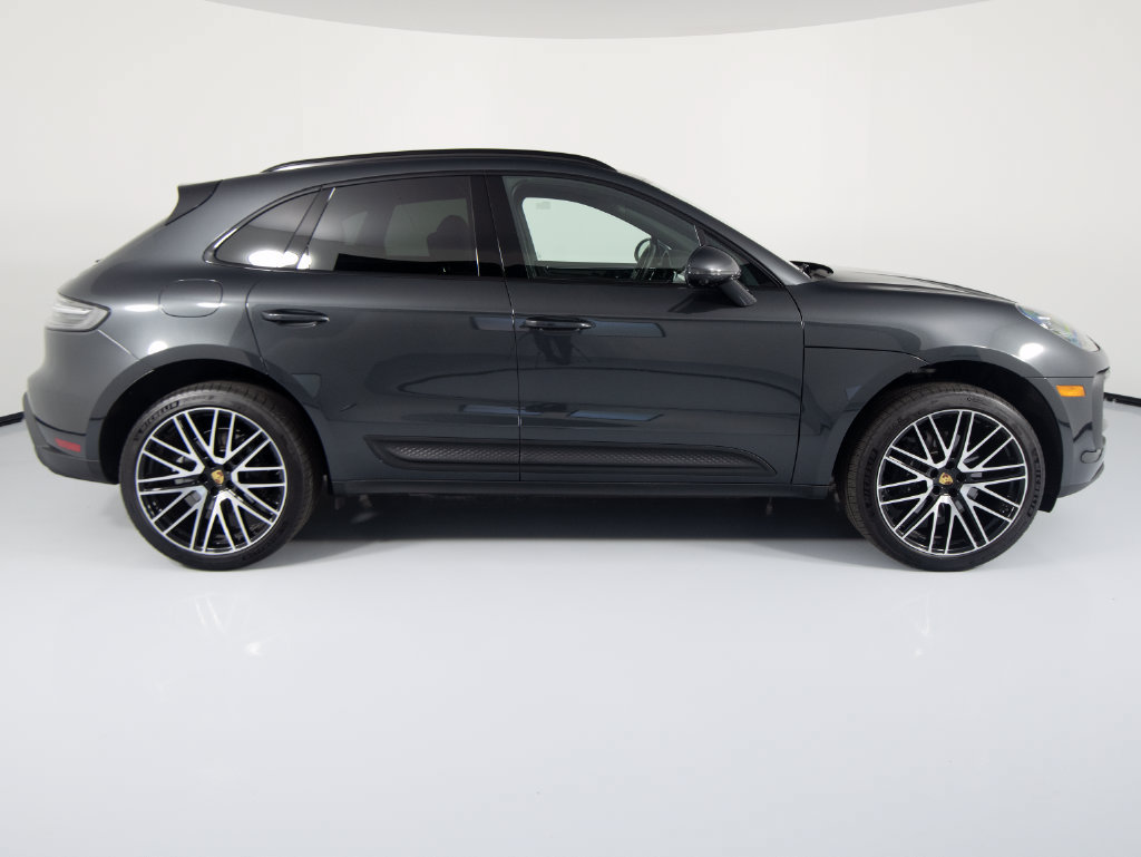 Certified 2026 Porsche Macan AWD/4WD image 11