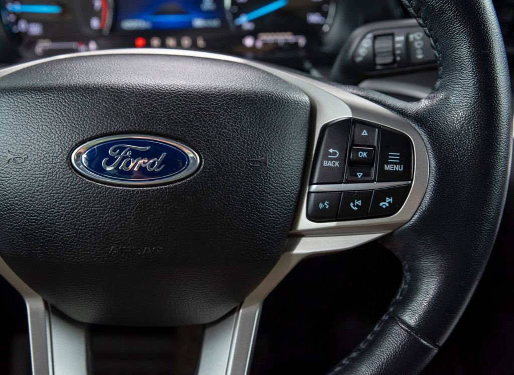 Used 2022 Ford Explorer XLT AWD/4WD image 26