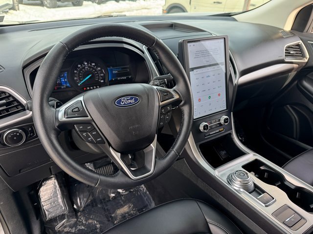 Used 2023 Ford Edge SEL w/ Convenience Package image 3