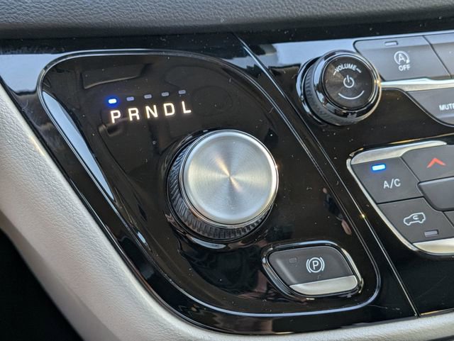 Used 2022 Chrysler Pacifica Touring-L image 23