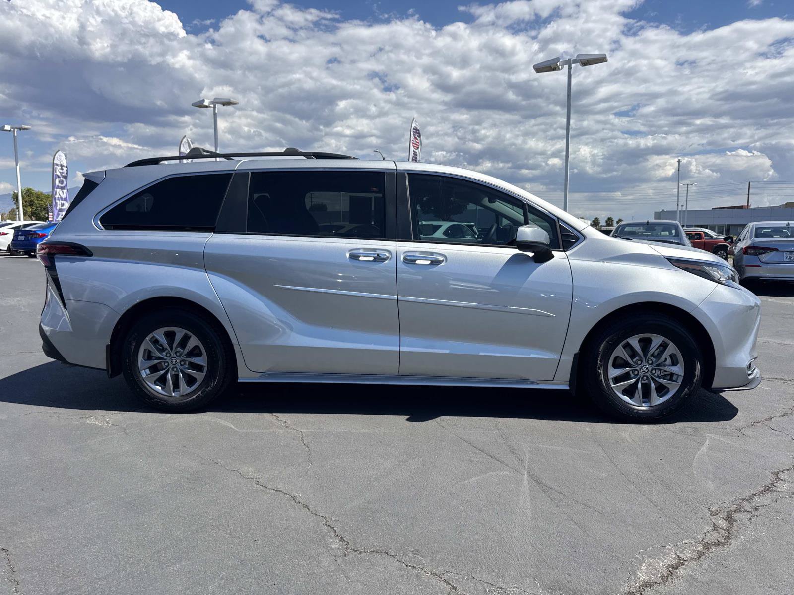 Used 2022 Toyota Sienna XLE FWD image 6