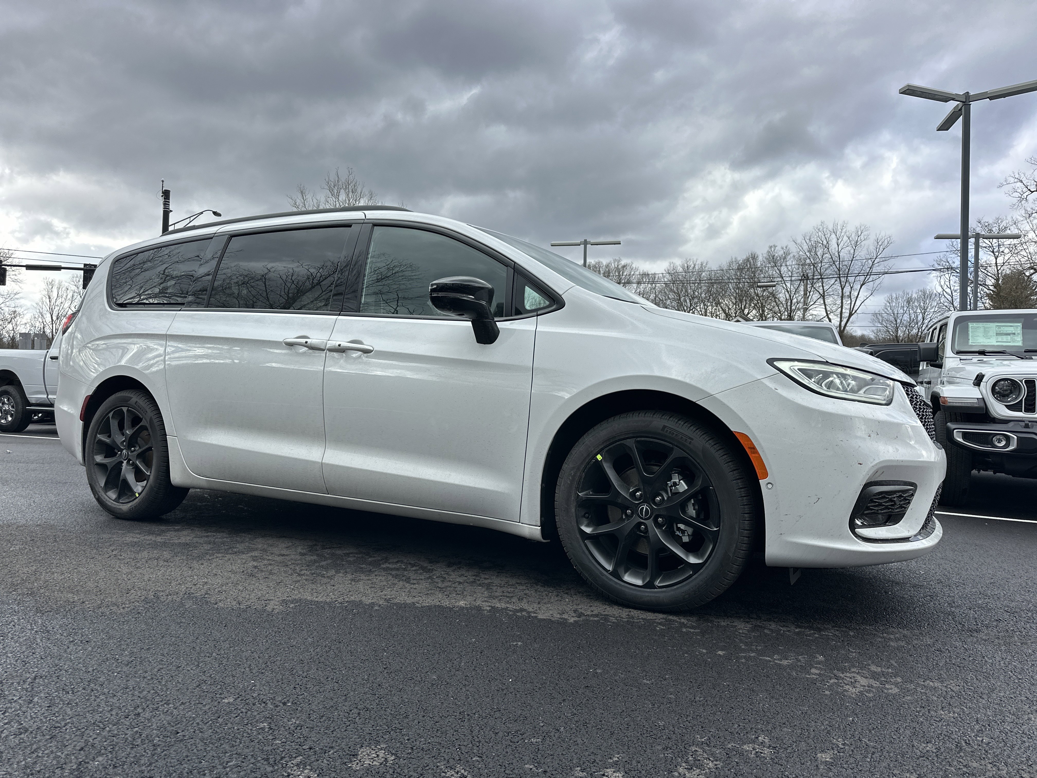 New 2026 Chrysler Pacifica Limited w/ S Appearance Package FWD image 20