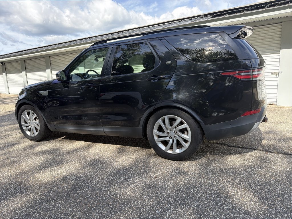 Used 2018 Land Rover Discovery HSE AWD/4WD image 2