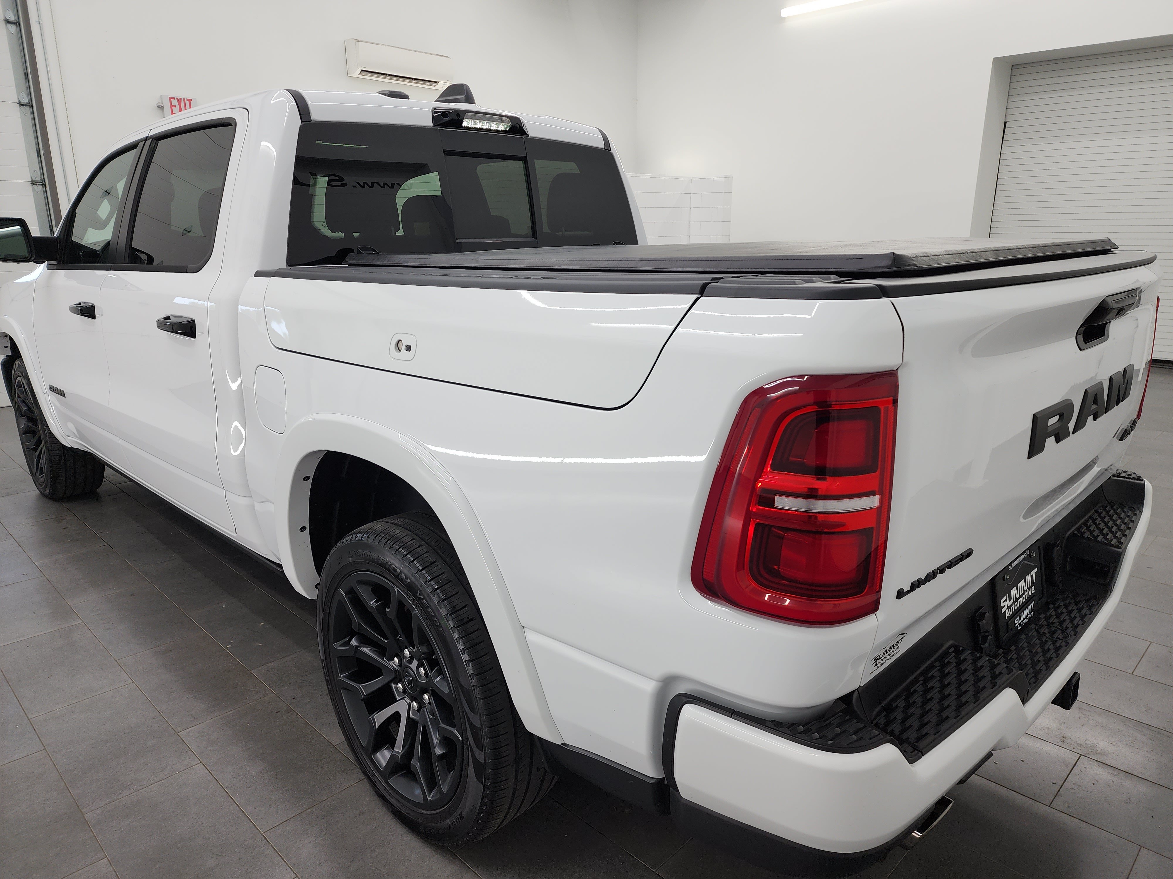 Used 2025 RAM 1500 Limited AWD/4WD image 6