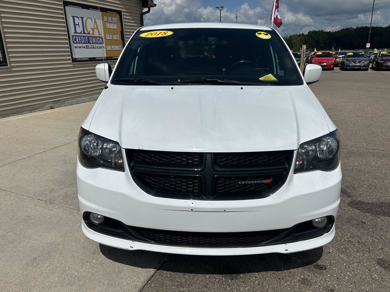 Used 2018 Dodge Grand Caravan SE FWD image 2