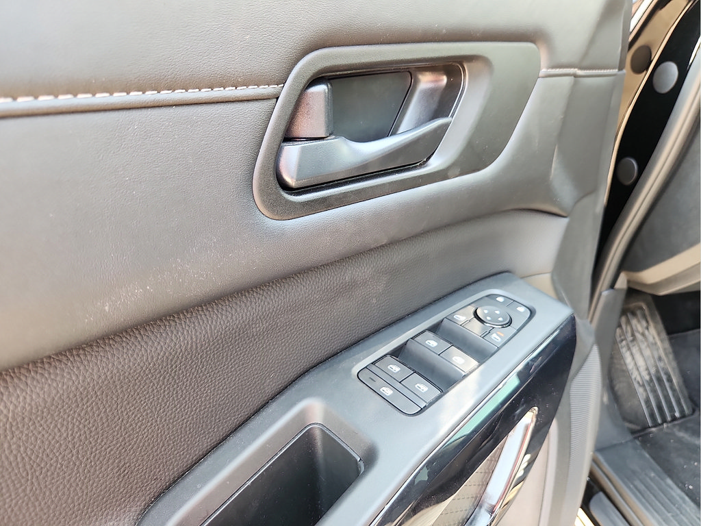 Used 2026 Nissan Pathfinder S FWD image 12