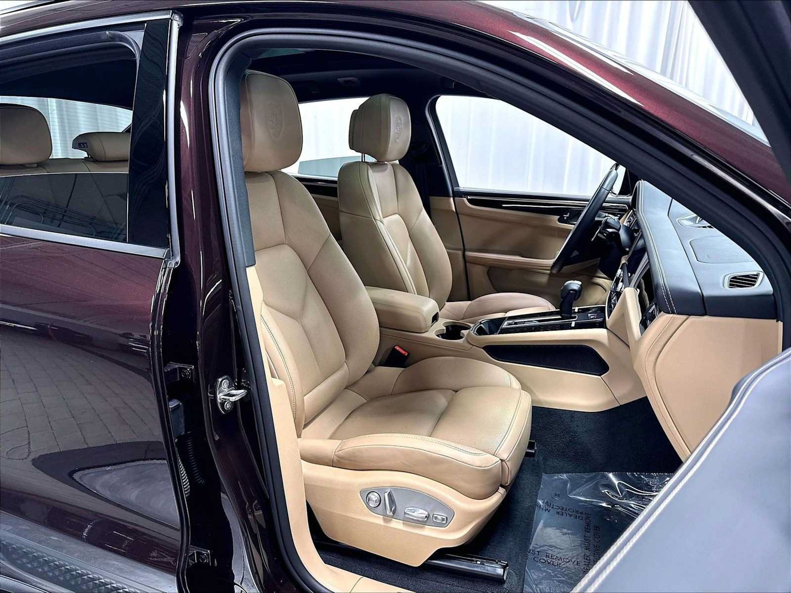 Used 2026 Porsche Macan AWD/4WD image 30