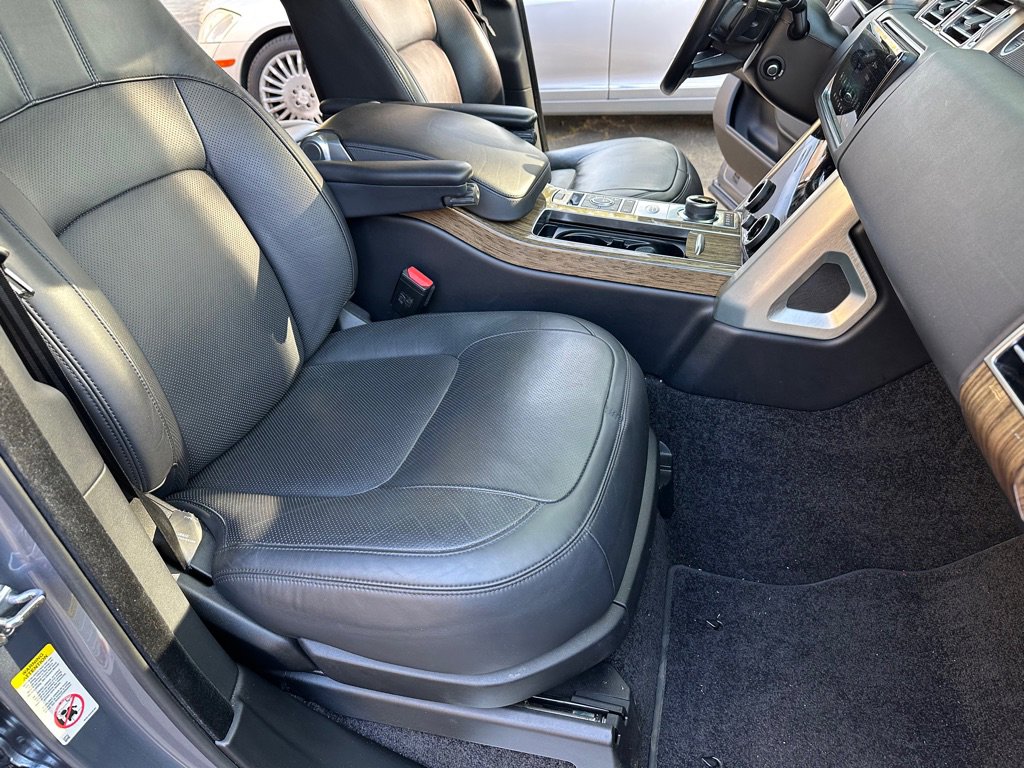 Used 2020 Land Rover Range Rover HSE image 25