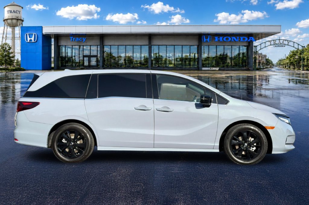 Certified 2024 Honda Odyssey Sport image 4