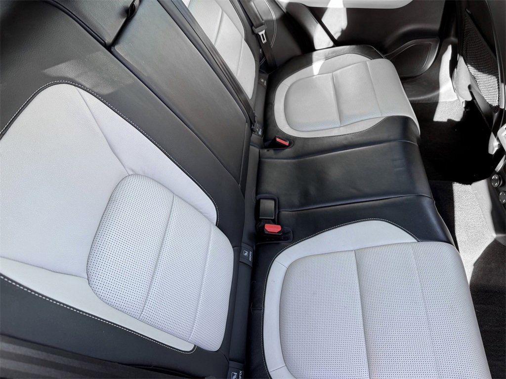 Used 2017 Jaguar F-PACE R-Sport image 28