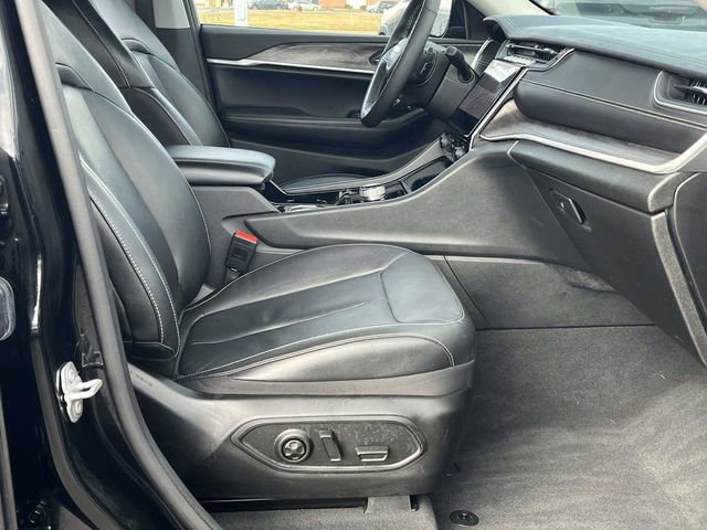 Used 2023 Jeep Grand Cherokee Limited image 24