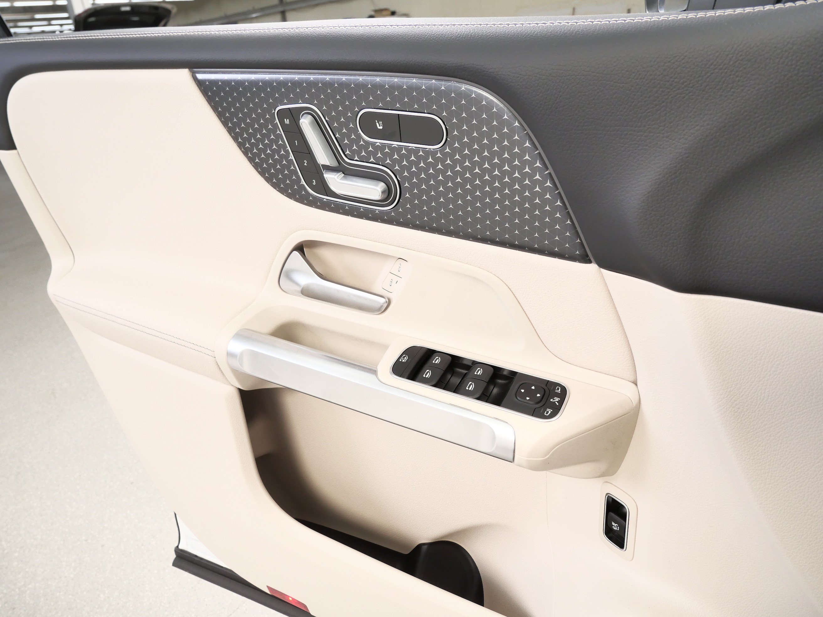 New 2026 Mercedes-Benz GLB 250 4MATIC image 13
