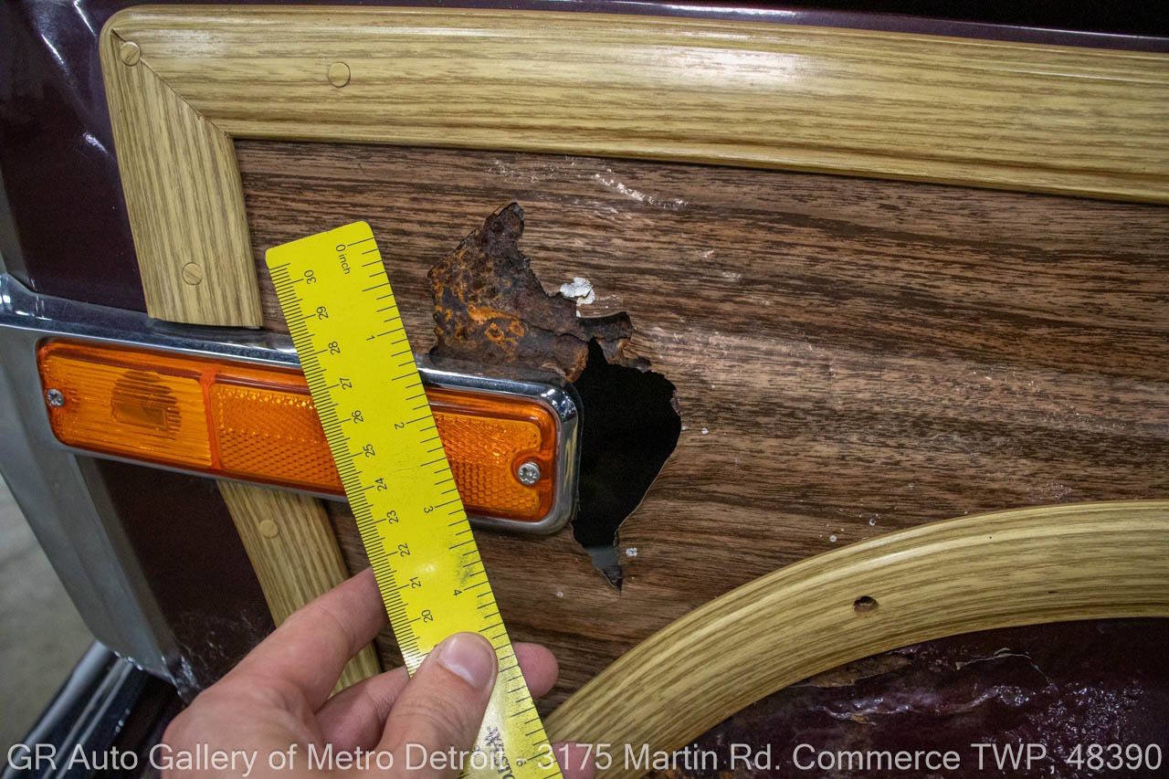 Used 1988 Jeep Grand Wagoneer image 25