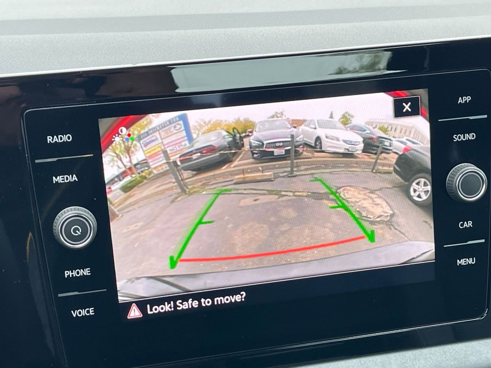 Used 2025 Volkswagen Jetta SE image 17