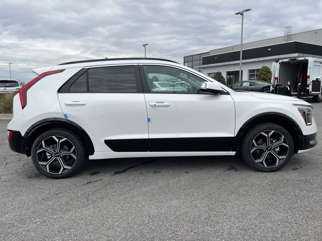 New 2025 Kia Niro EX Touring image 9