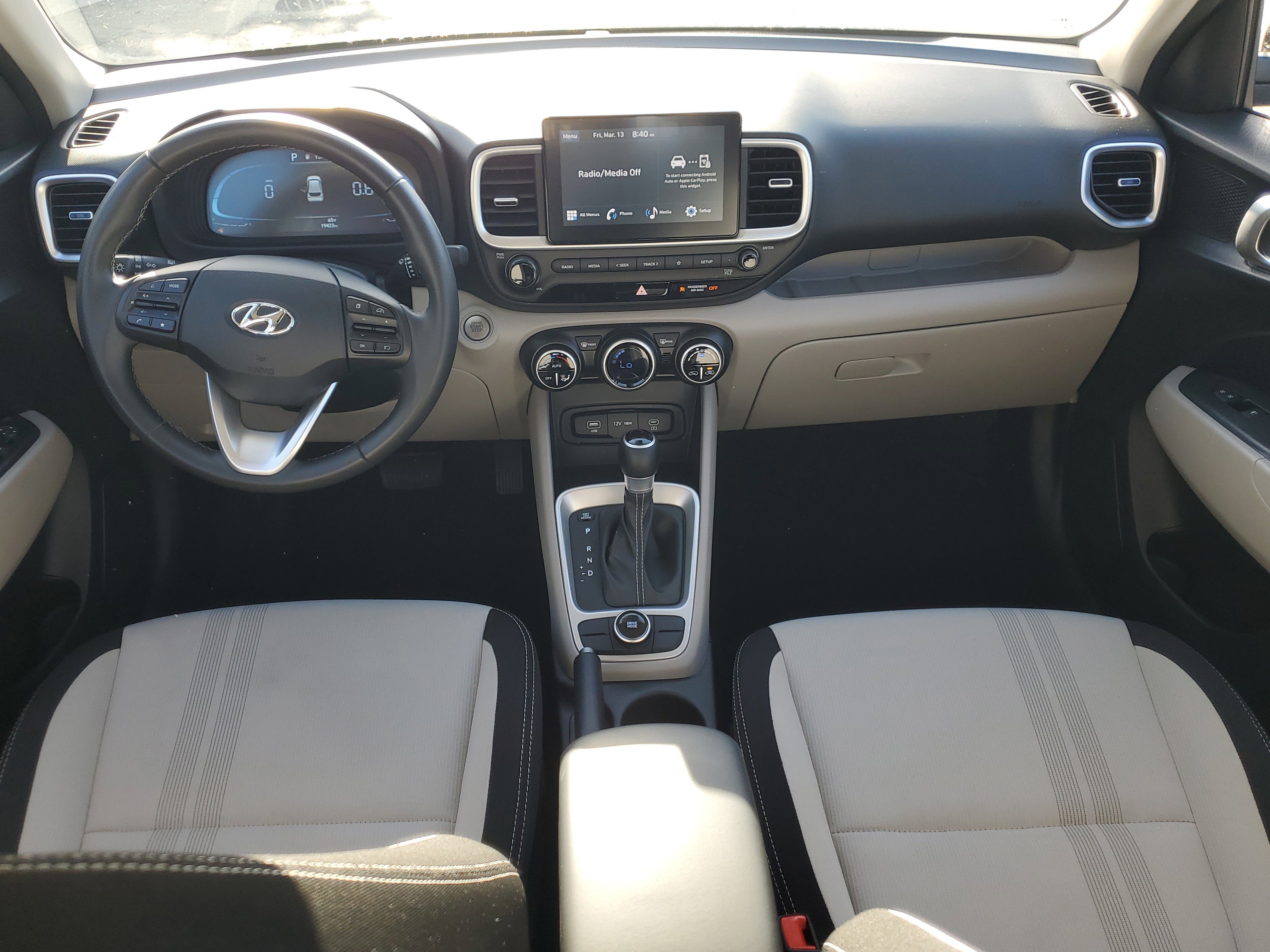 Used 2025 Hyundai Venue SEL FWD image 14