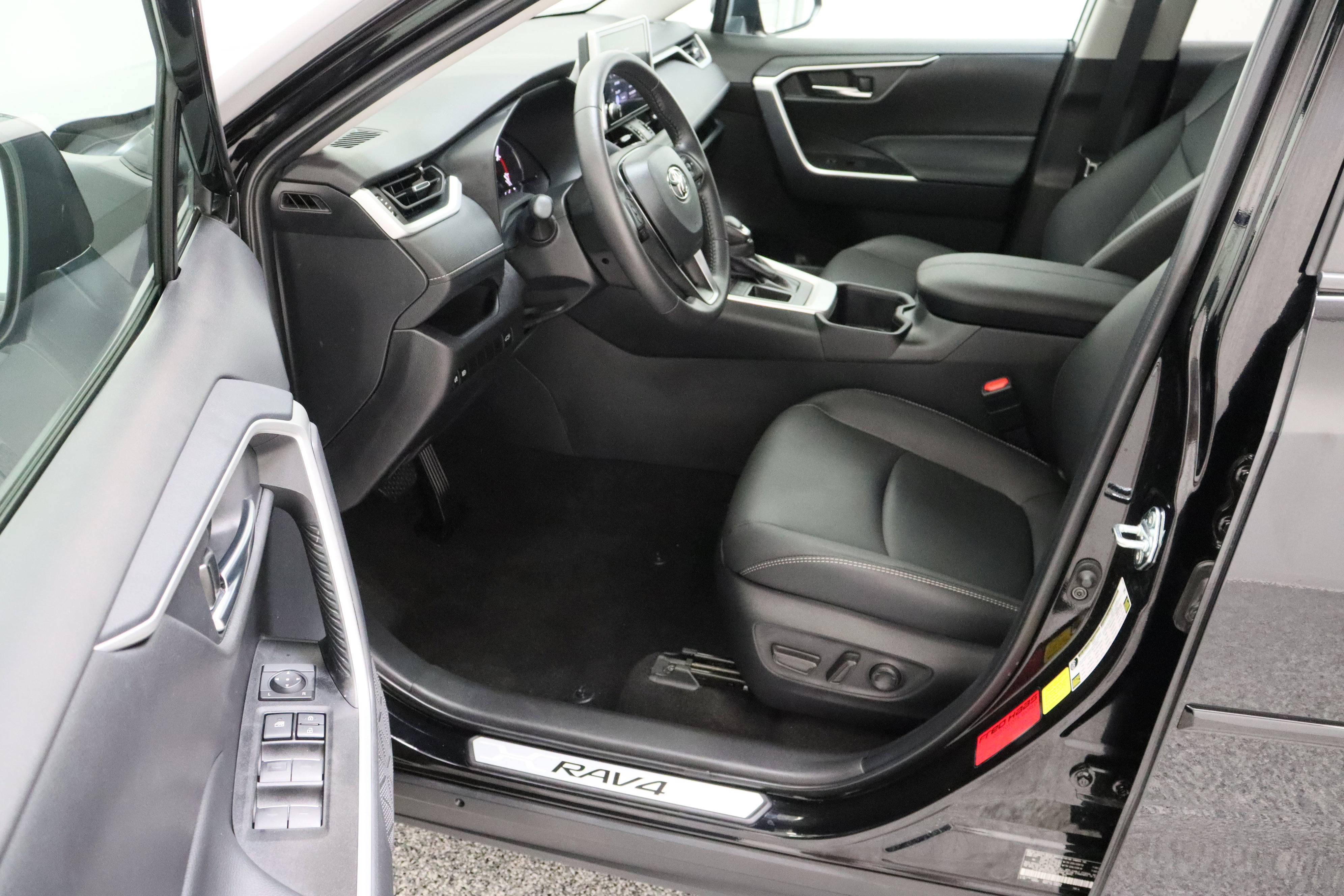 Used 2025 Toyota RAV4 XLE Premium FWD image 14