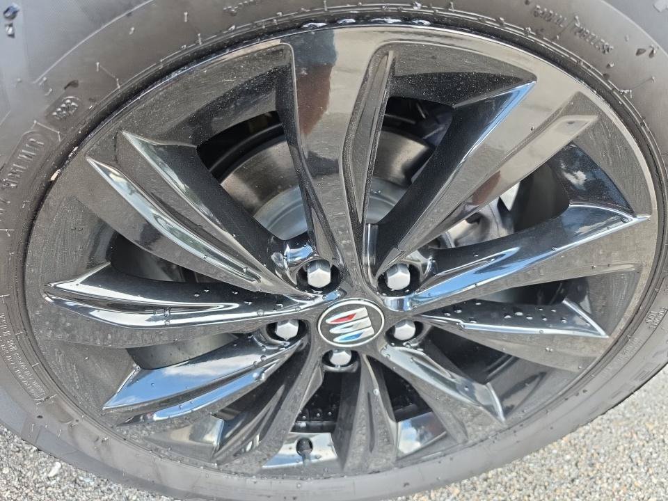 Used 2024 Buick Envista Sport Touring w/ Convenience II Package FWD image 7