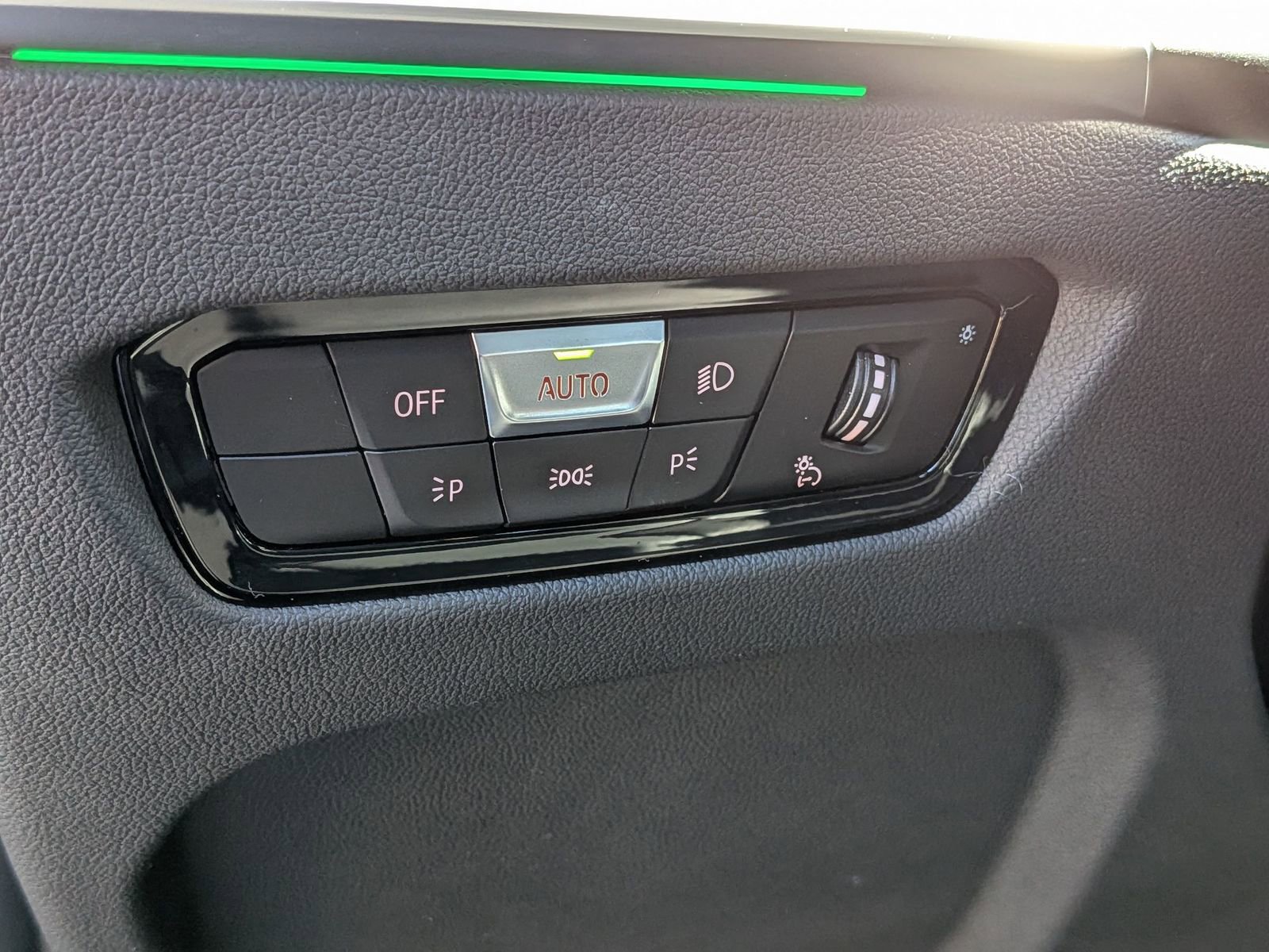 Used 2023 BMW 330i Sedan w/ Driving Assistance Package image 18