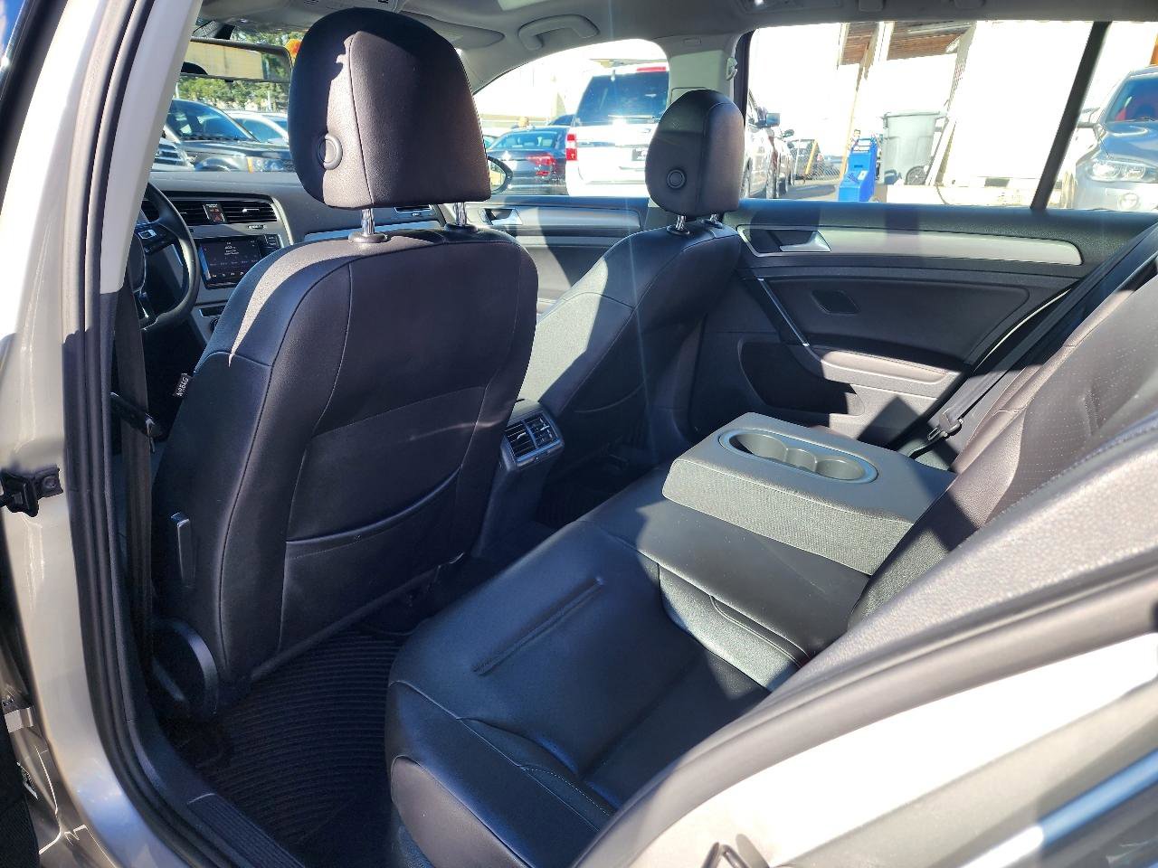 Used 2015 Volkswagen Golf TDI SE image 18