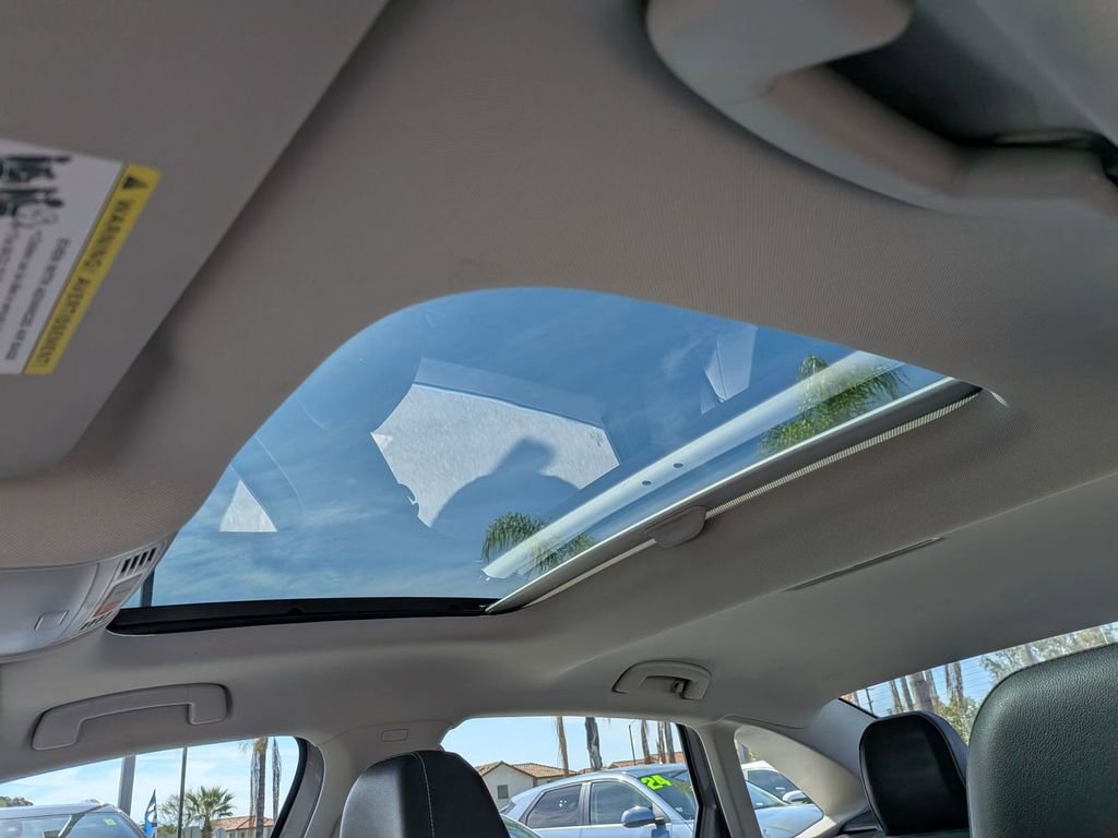 Used 2025 Volkswagen Jetta SE image 18