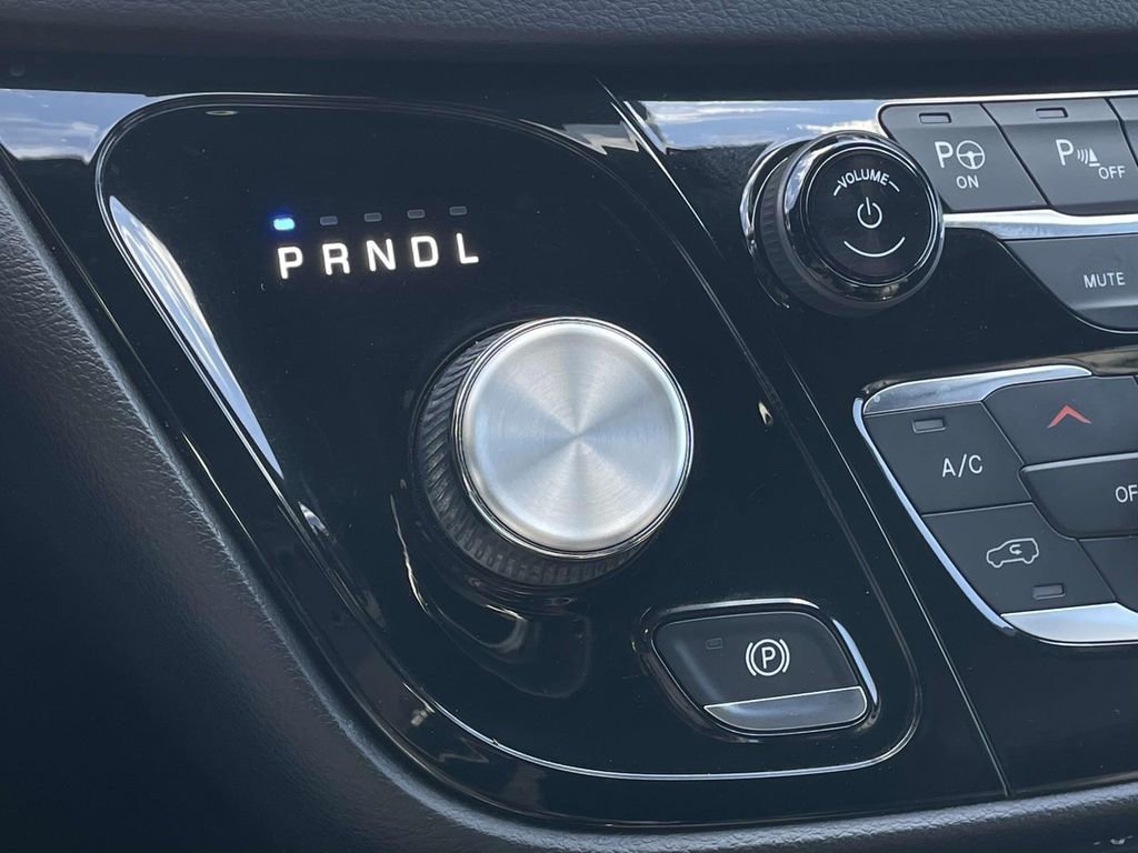 Used 2020 Chrysler Pacifica Touring-L Plus w/ Advanced Safetytec Group image 19