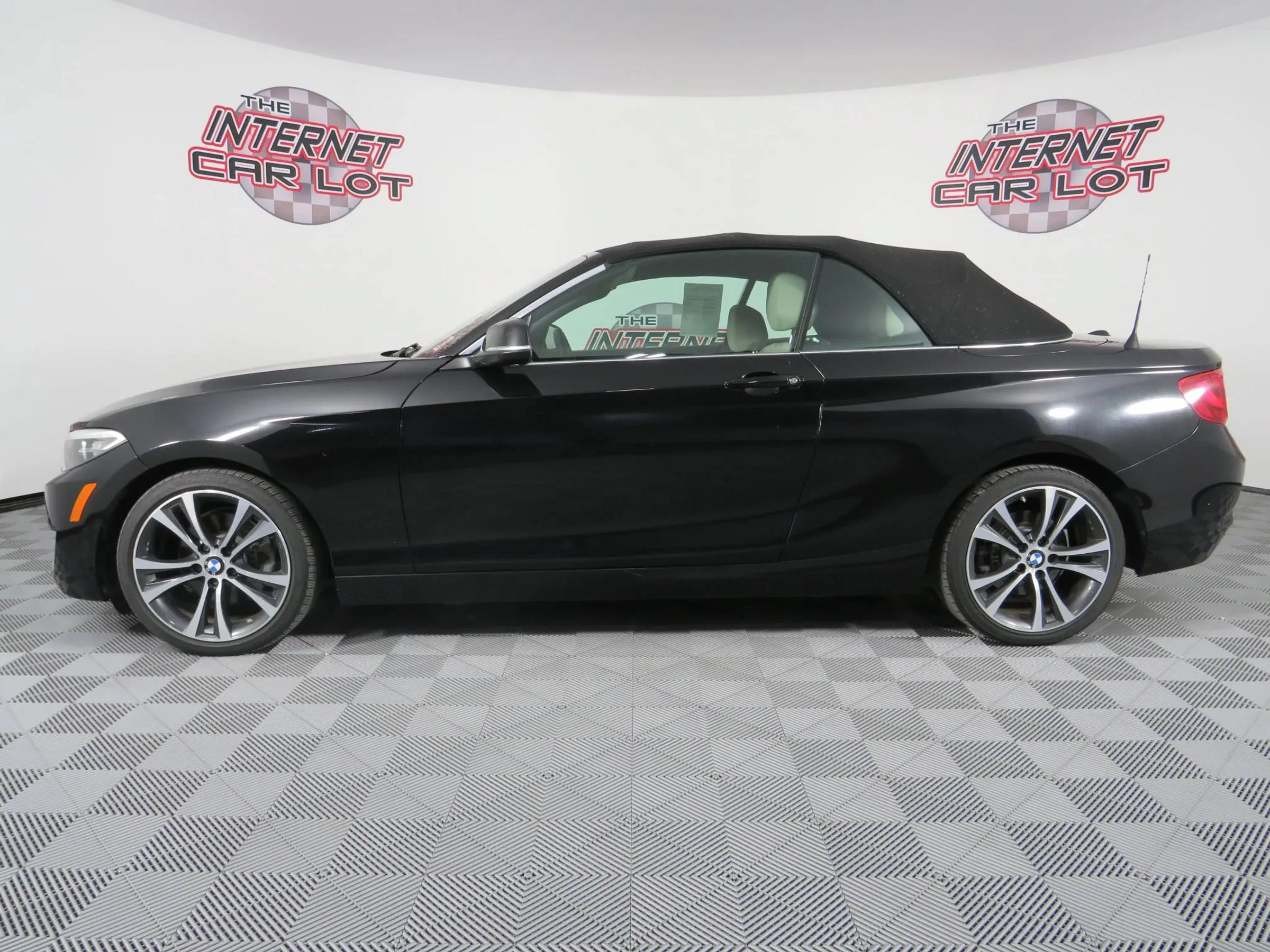 Used 2017 BMW 230i Convertible RWD image 8