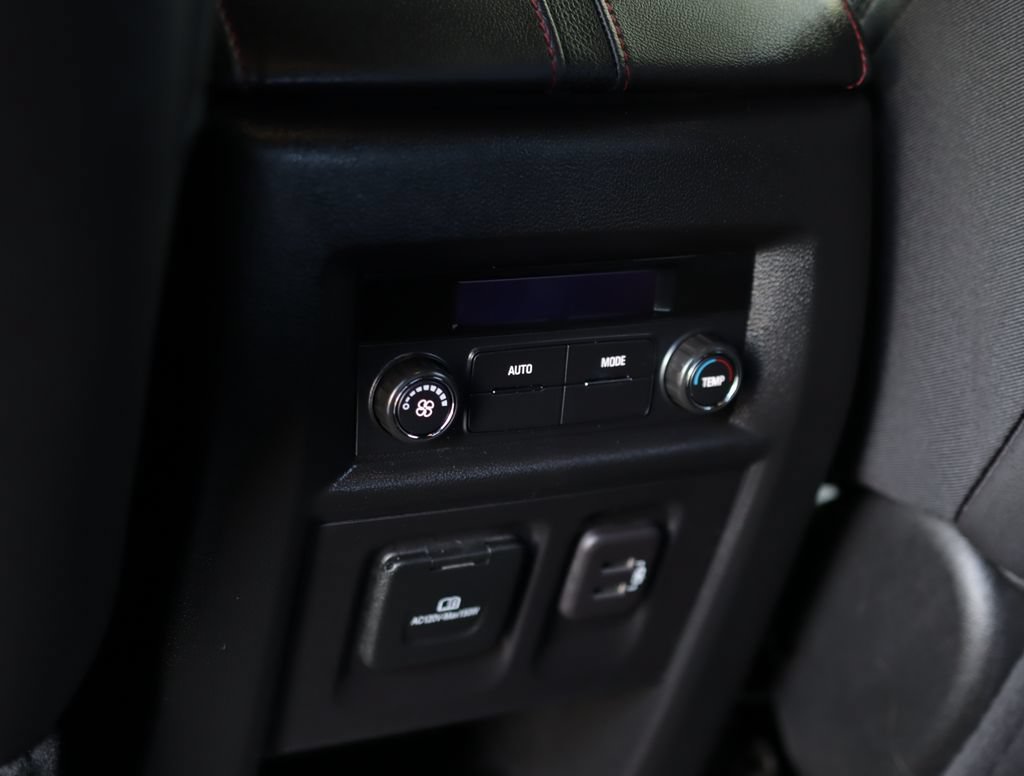 Used 2023 Chevrolet Traverse RS FWD image 29