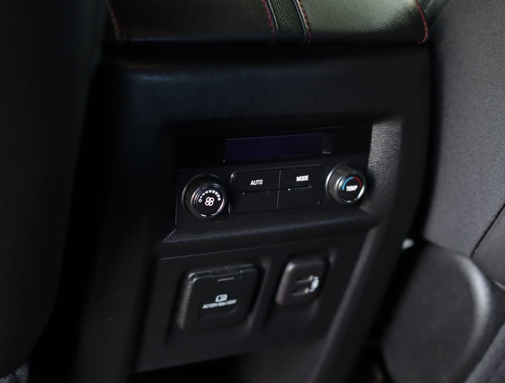 Used 2023 Chevrolet Traverse RS FWD image 29