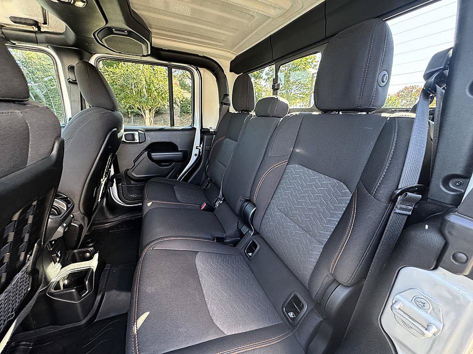 Used 2023 Jeep Gladiator Mojave w/ Cold Weather Group AWD/4WD image 11