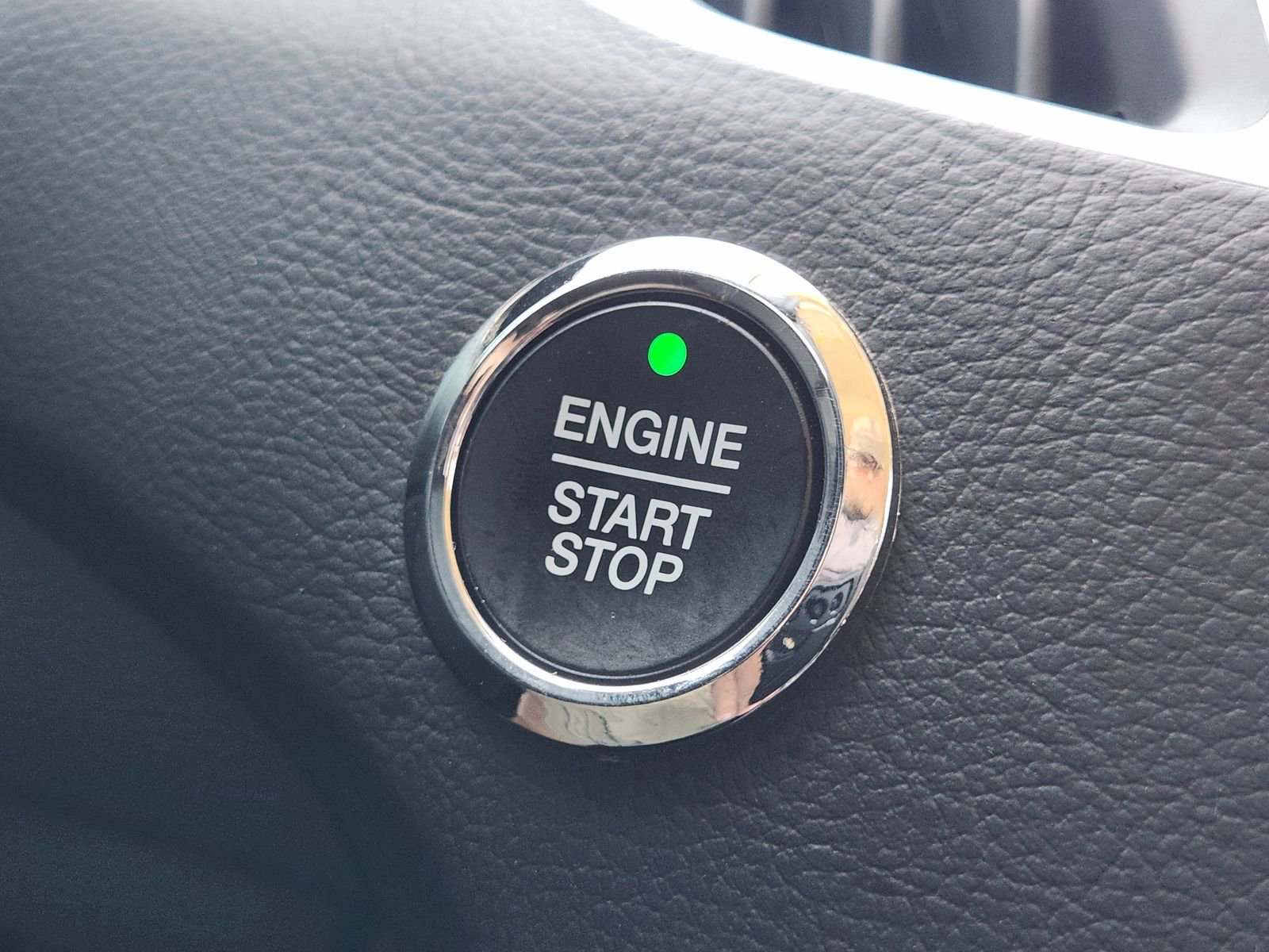 Used 2021 Ford Edge Titanium w/ Equipment Group 301A image 22