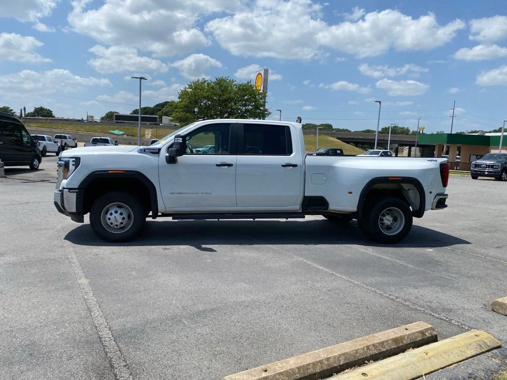 Used 2024 GMC Sierra 3500 Pro AWD/4WD image 4