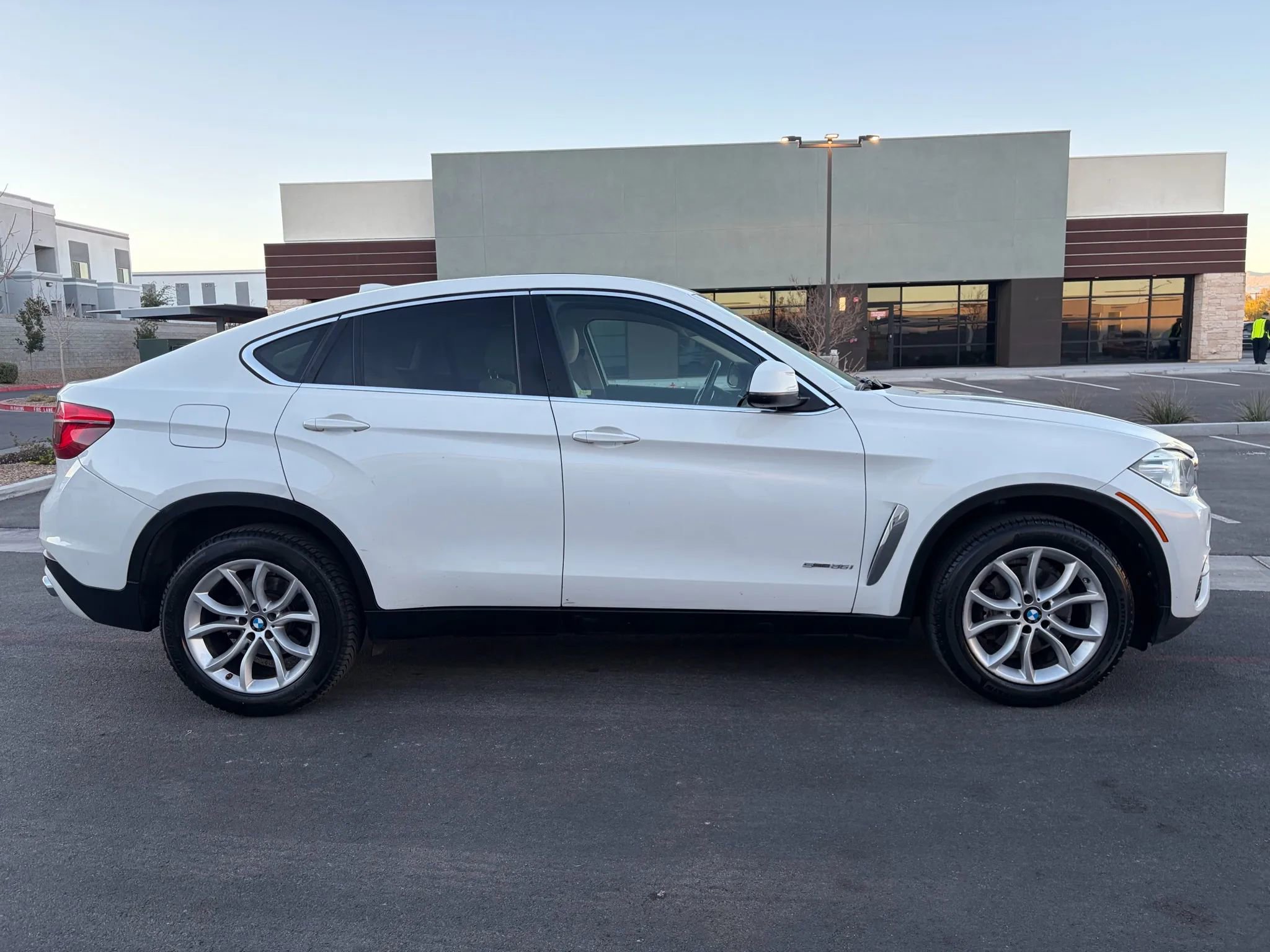 Used 2016 BMW X6 sDrive35i w/ Driver Assistance Package RWD image 4