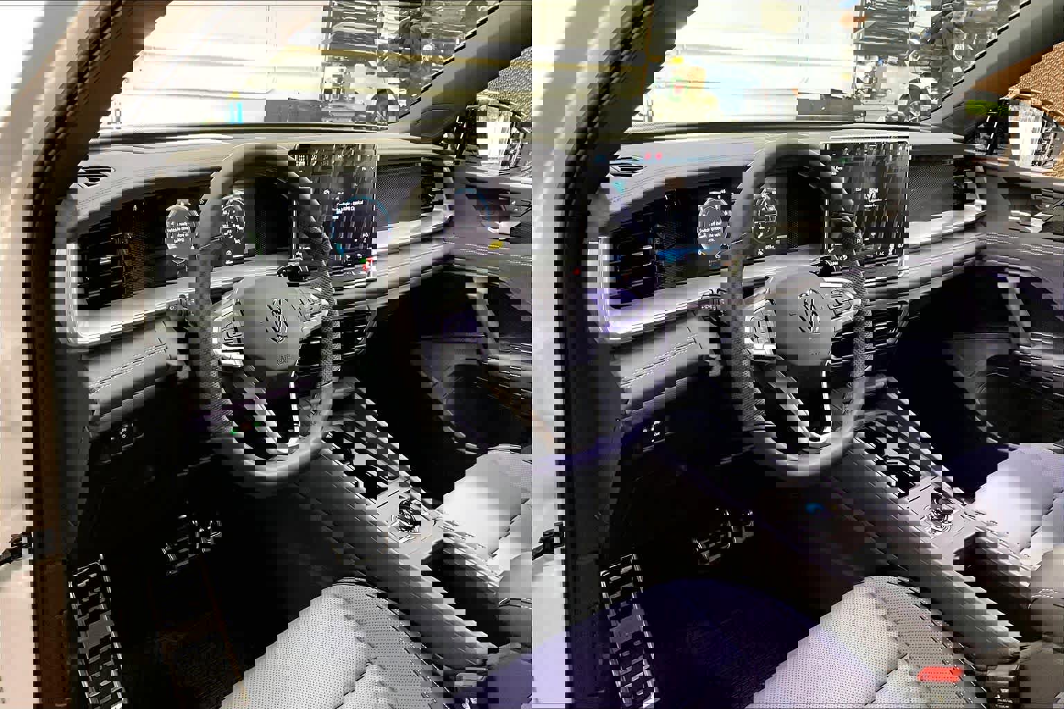 New 2026 Volkswagen Tiguan SE R-Line image 8