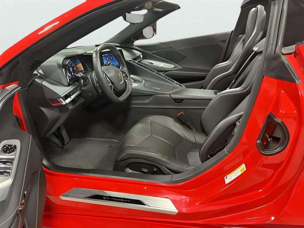 Used 2024 Chevrolet Corvette Stingray Convertible w/ Z51 Performance Package image 17