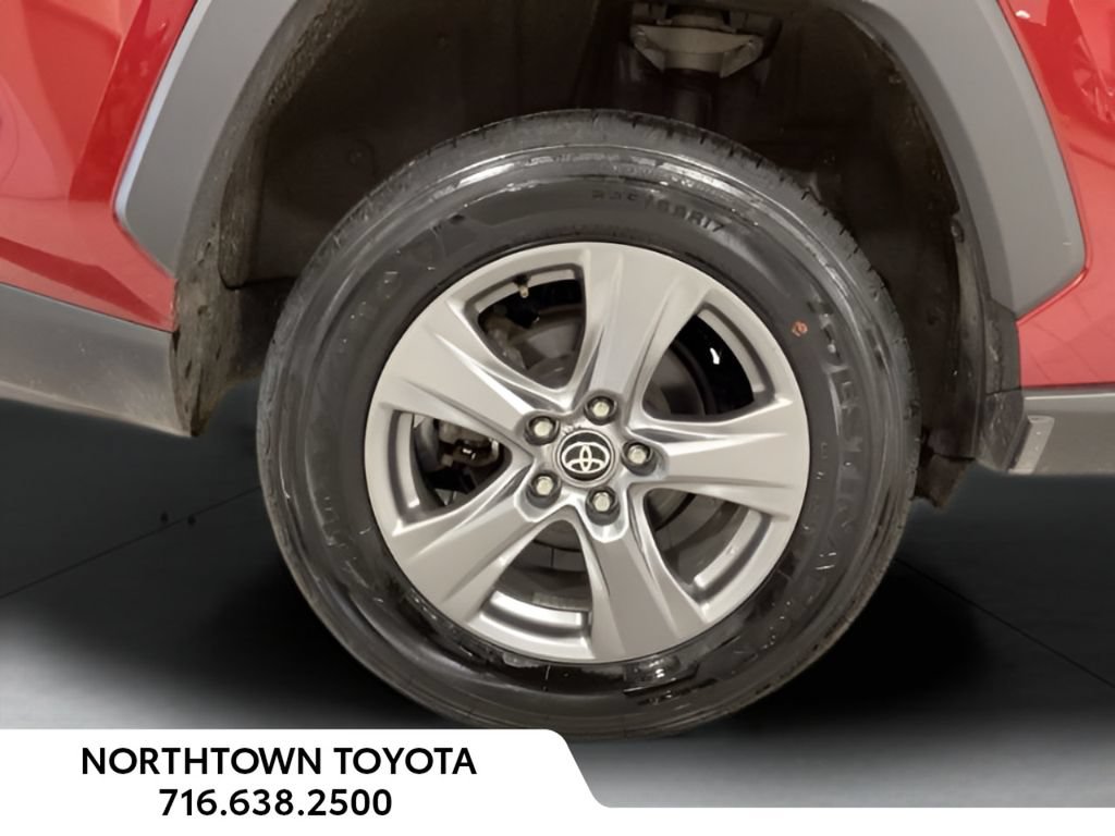 Used 2025 Toyota RAV4 XLE AWD/4WD image 25