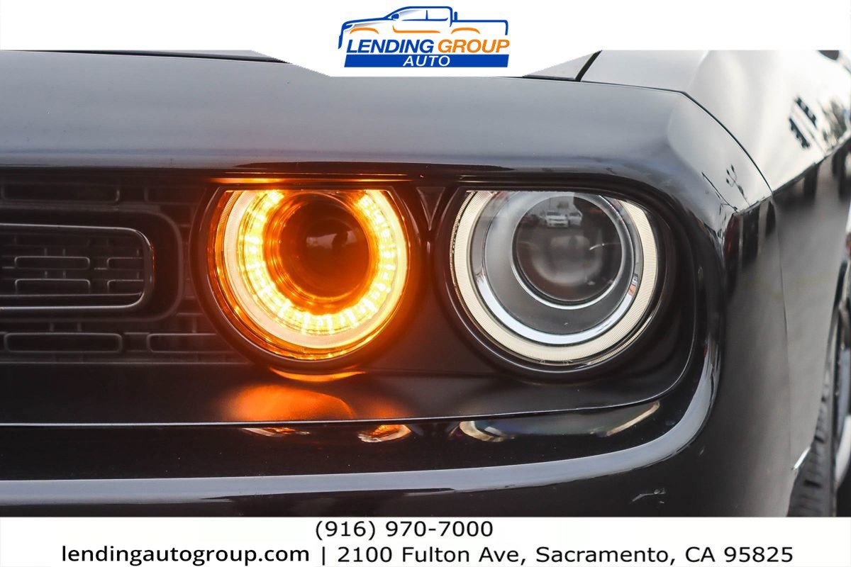 Used 2018 Dodge Challenger SXT w/ Blacktop Package image 7