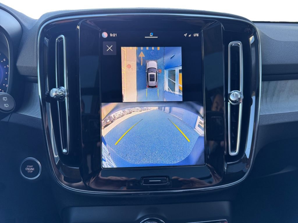 Certified 2025 Volvo XC40 B5 Plus AWD/4WD image 21