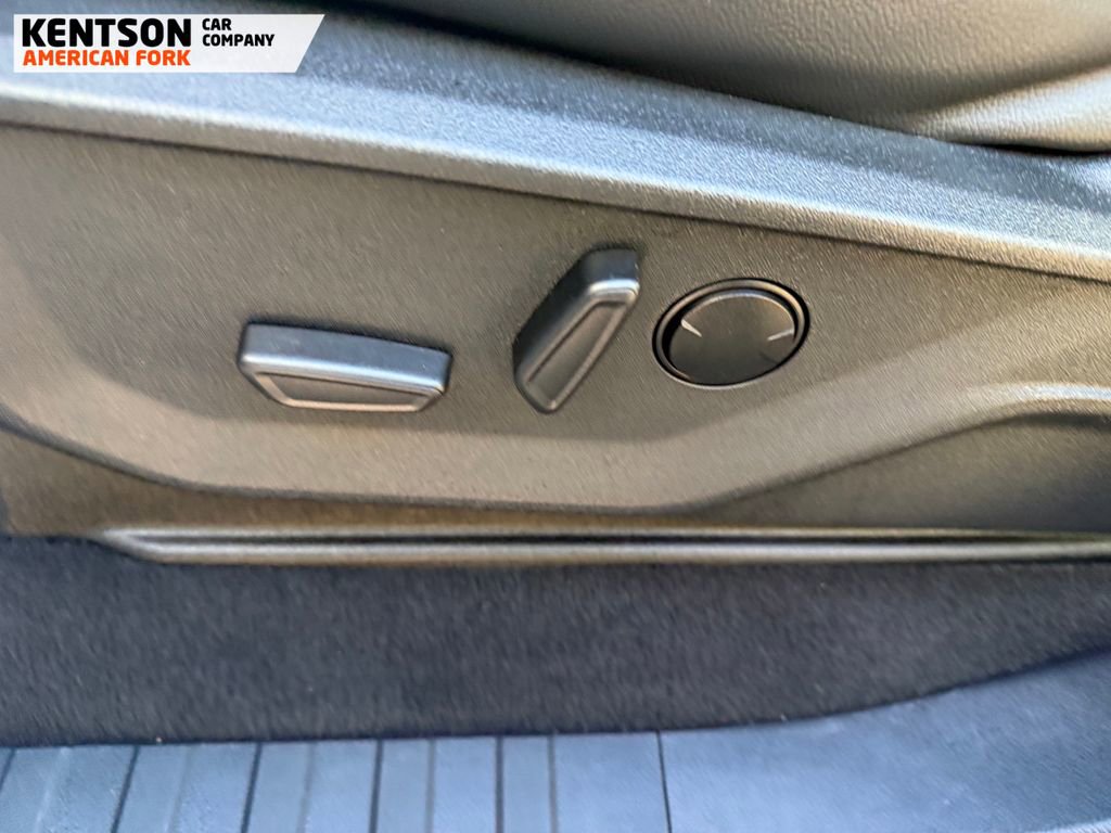 Used 2025 Ford F250 Lariat w/ Black Appearance Package image 35