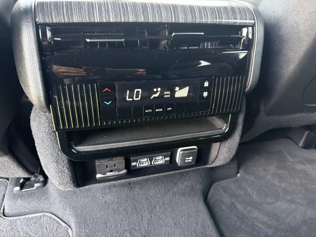 Used 2024 Jeep Wagoneer Series II w/ Flexible Seating Group RWD image 22