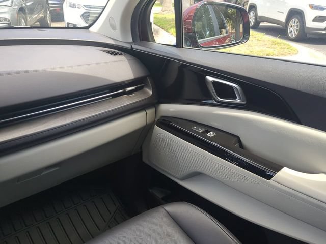Used 2024 Kia Carnival EX FWD image 20